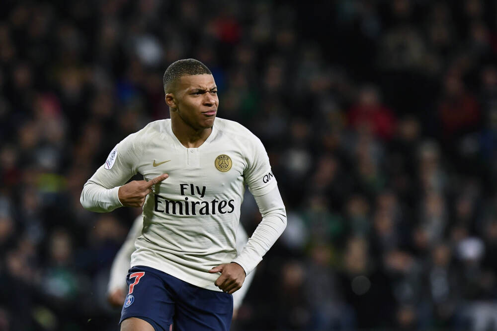 一点自信心都没有了！湖人侧翼新星估计已经没有任何市场价值了？